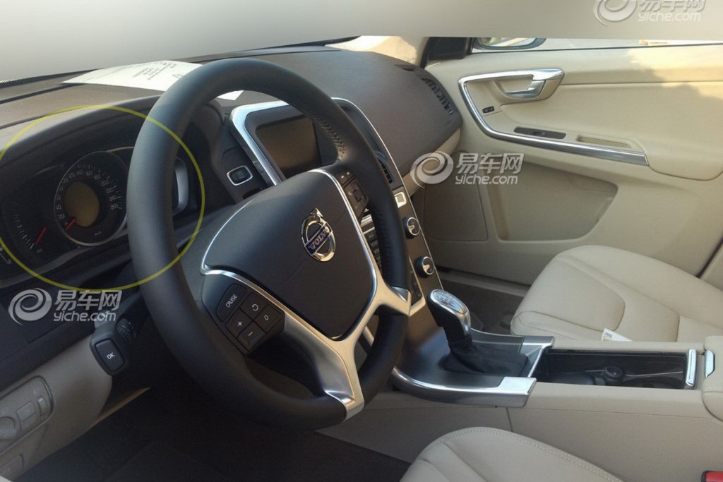 2014-Volvo-XC60-facelift-interior