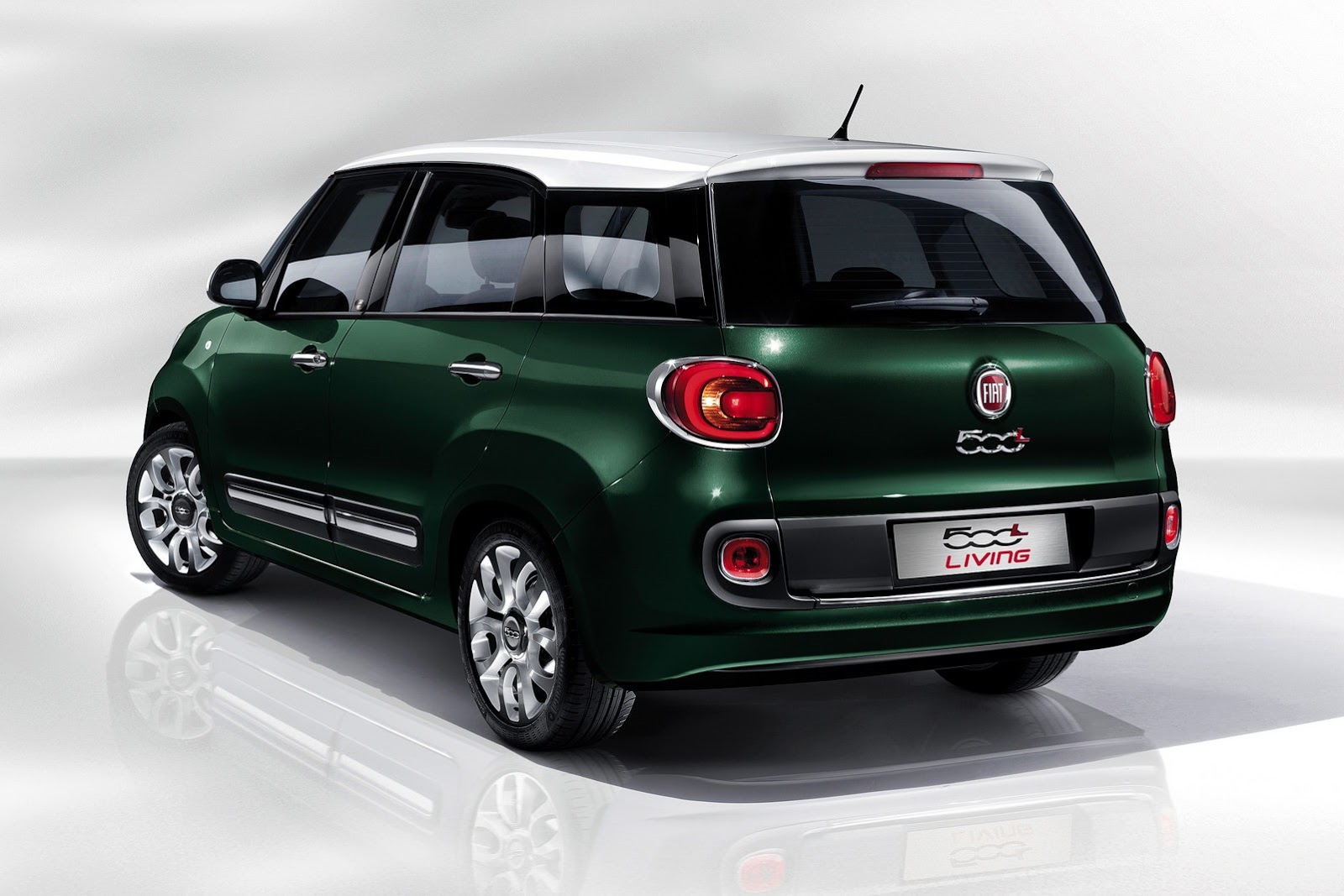 India Bound Fiat's 7 Seater MPV Launched; Called '500L Living'