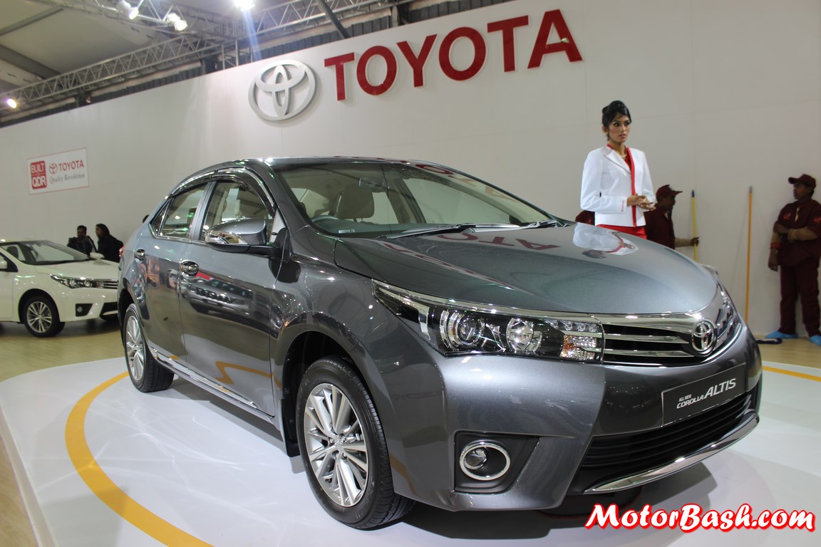 New-Toyota-Corolla-Altis-Pics-front