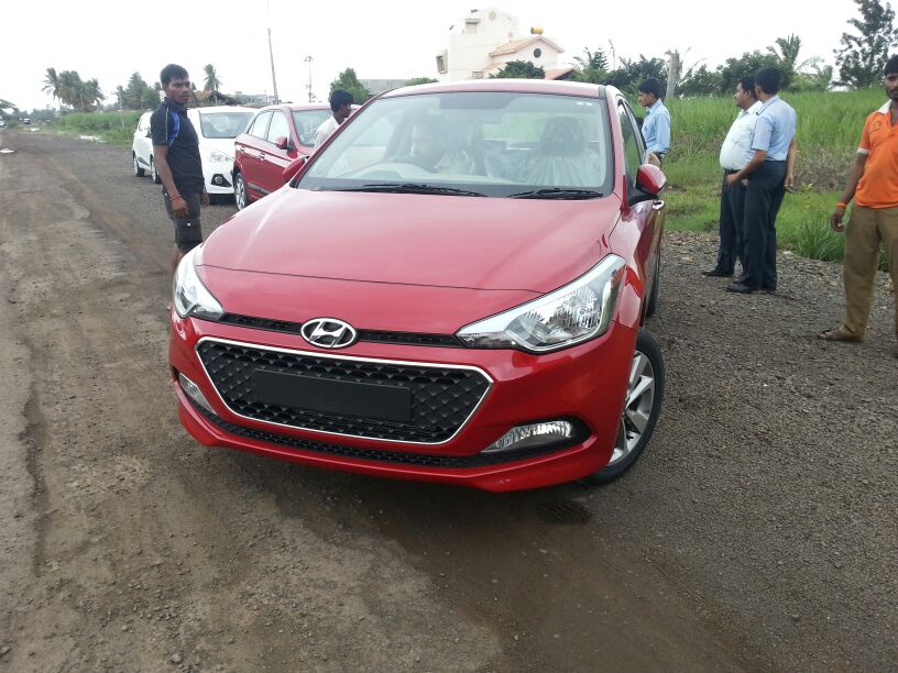 New-Hyundai-Elite-i20-Pics-Red-Front