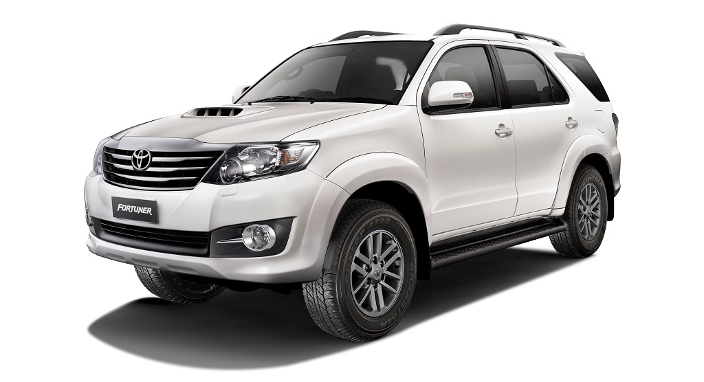 New 2015 Fortuner 3.0 4X4 AT & Innova Launched: Price, Details