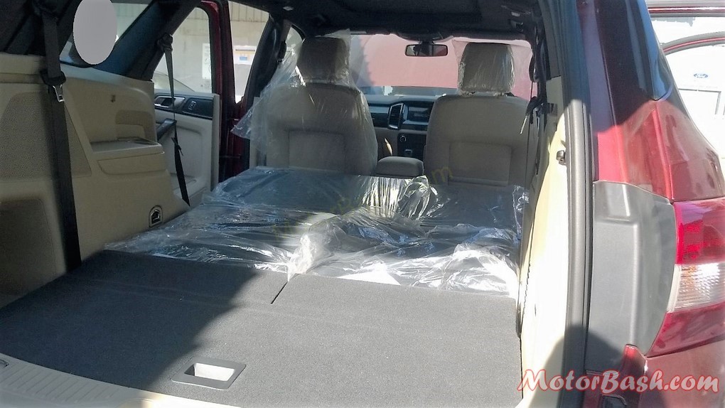 New-2016-Ford-Endeavour-Pics-Folded-Seats-Space