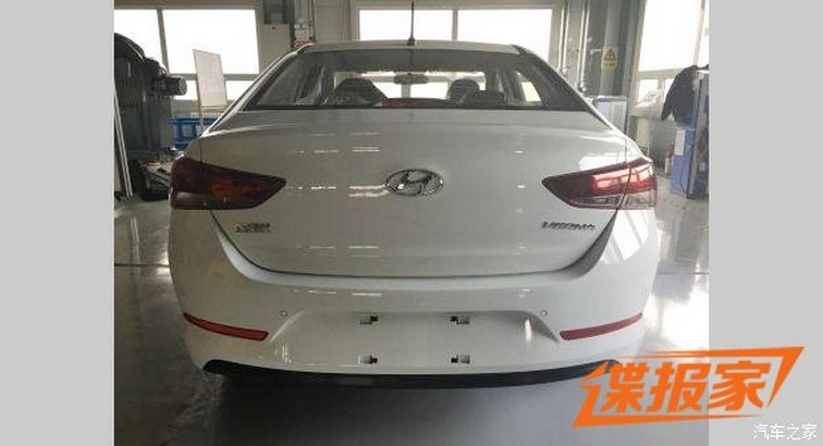 Hyundai Verna rear