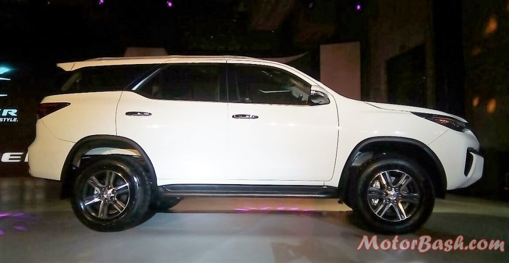 2017-toyota-fortuner-side-pic