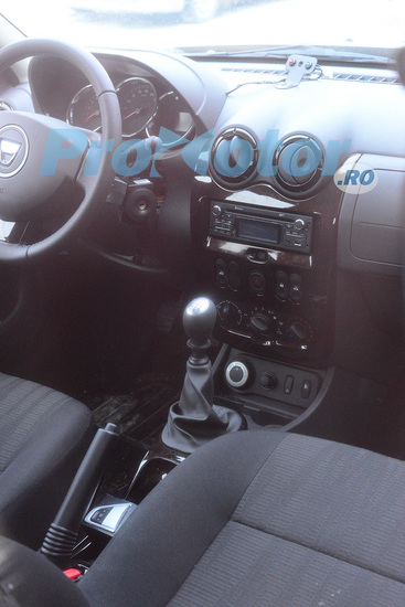Dacia-Renault-Duster-Facelift-Interior (2)