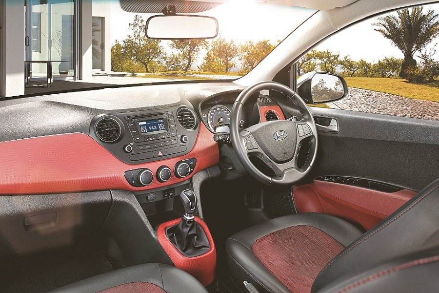 Grand-i10-Sportz-Edition-Anniversary-Pic-Interiors-Dashboard
